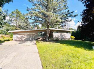 5121 Crosby Rd, Cadillac, MI 49601