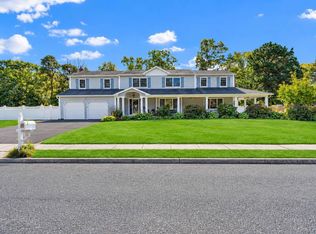 12 Brooktree Ct, Bohemia, NY 11716