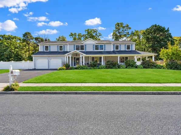 12 Brooktree Court, Bohemia, NY 11716