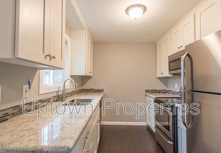 8105 SW Thorn St — Photo 1