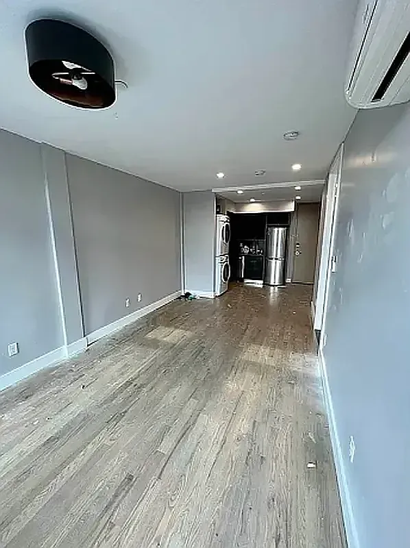 615 East 17th Street — Photo 3