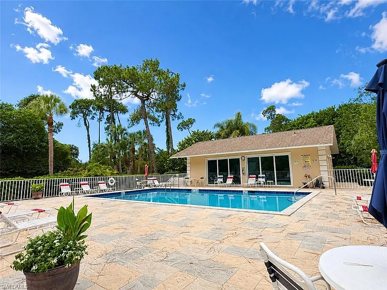 240 Timber Lake Cir #D201 — Photo 19