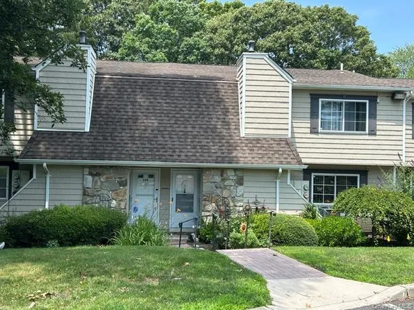 244 Lake Pointe Circle #244, Middle Island, NY 11953