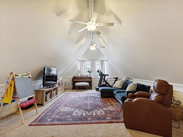 2704 Amherst Ave — Photo 31