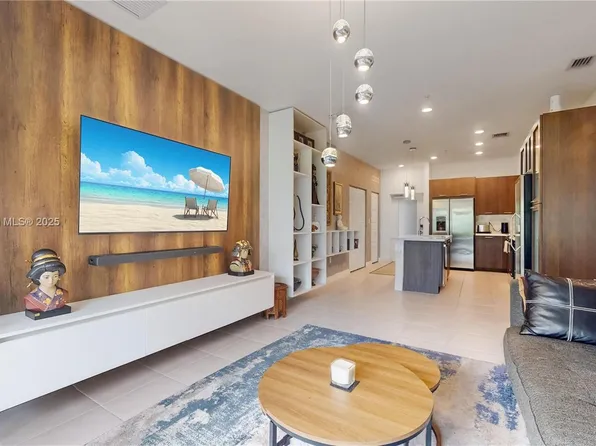 8301 NW 41st St #B-305, Doral, FL 33166