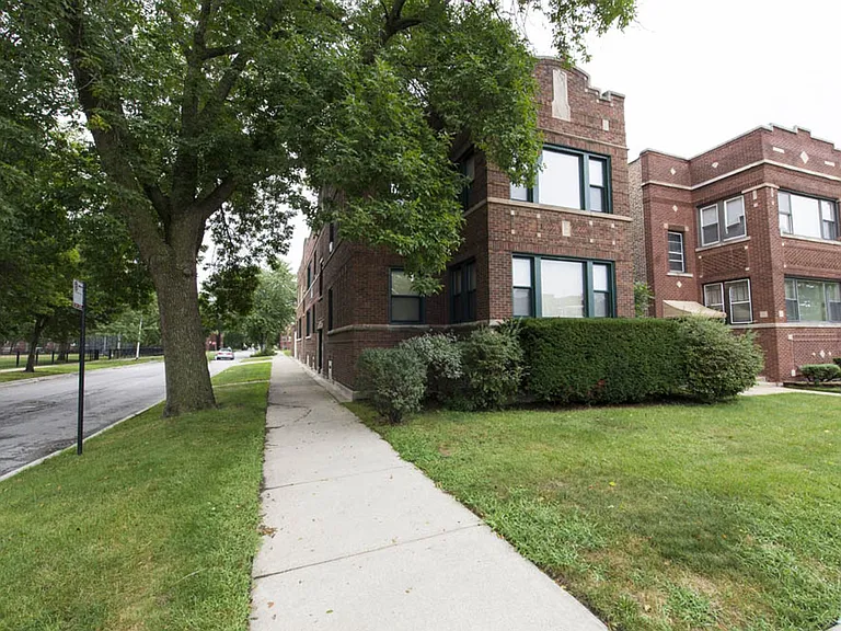 7201 S Calumet — Photo 9