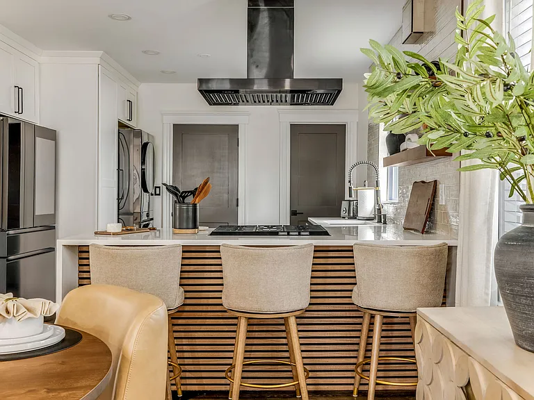 88 Gallivan Blvd #2 — Photo 11
