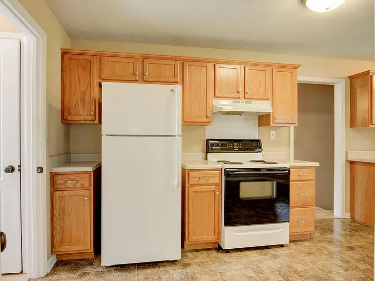 18 Hillsboro Rd — Photo 3