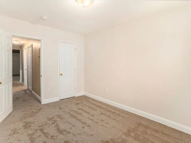 Maple Court Apartments — Photo 59