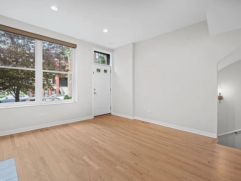 1747 N Wolcott Ave #1 — Photo 2