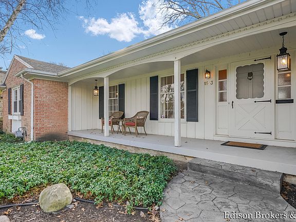 2nd image of 1653 W Kentview Dr NE