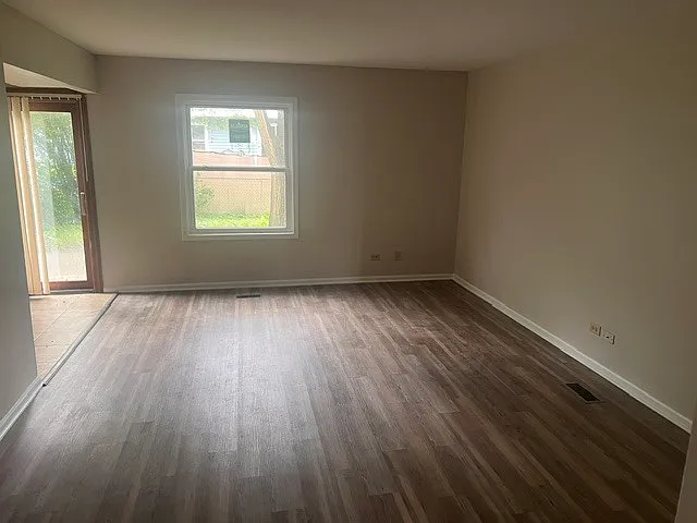 3 bed, 2.5 bath, 1375 sqft, $2,915 — Photo 4