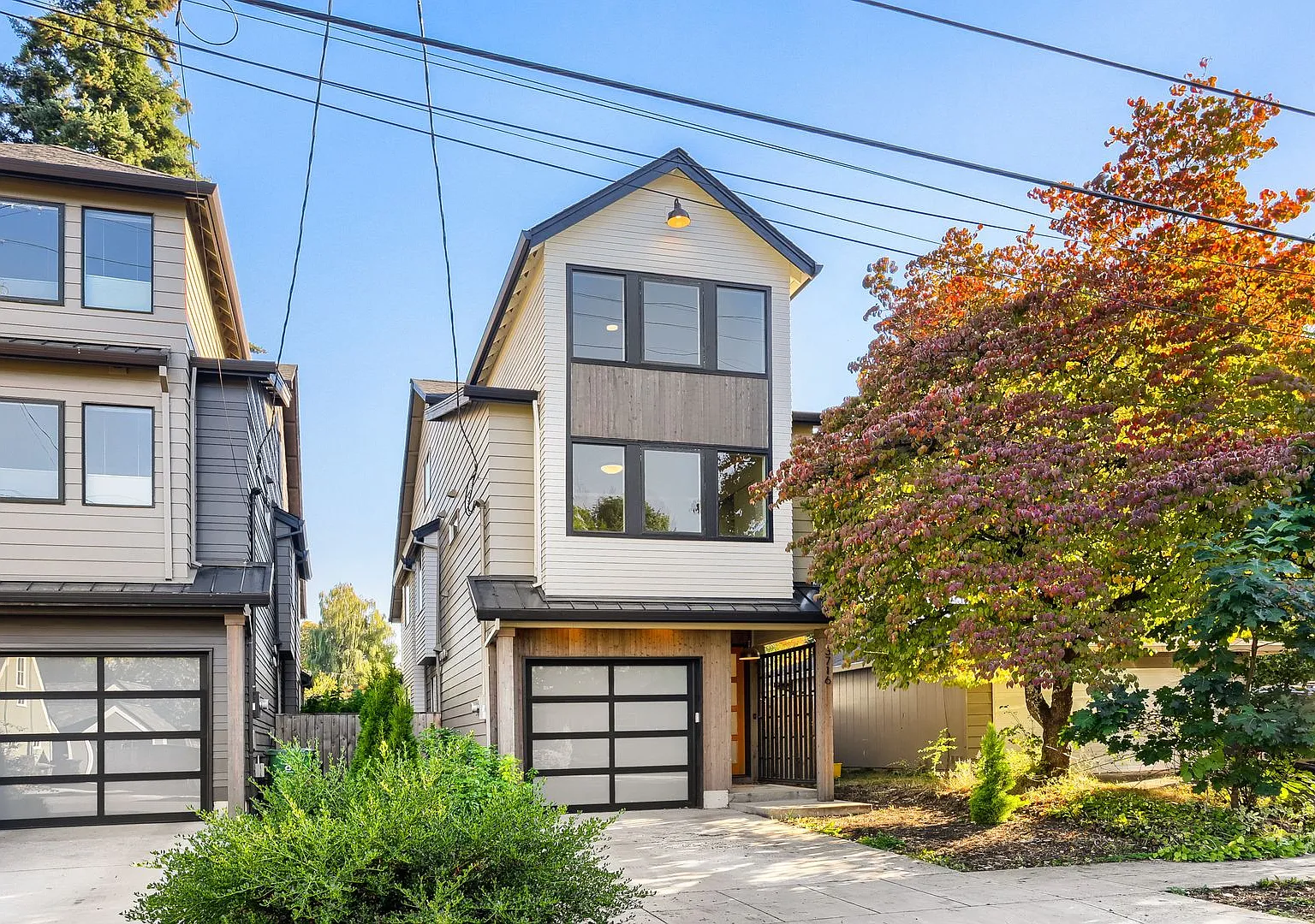 4BR/2.5BA 2023 Craftsman with Designer Finishes Eastmoreland (SE Portland) — Photo 2