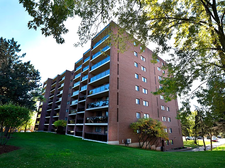 100 Silvercreek Pkwy N — Photo 12