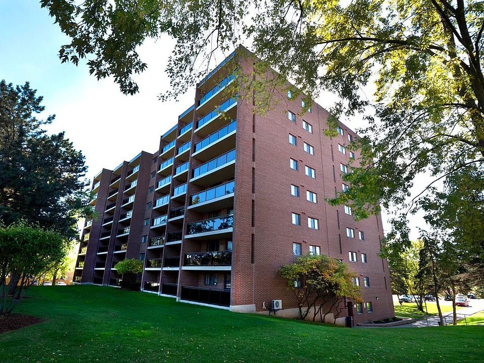 100 Silvercreek Pkwy N