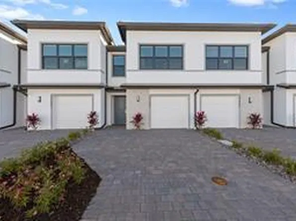 27899 Radiant Ct, Bonita Springs, FL 34135