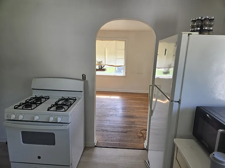 2415 Crystal St — Photo 6