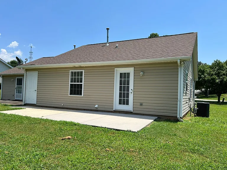 122 Springwood Ln — Photo 11