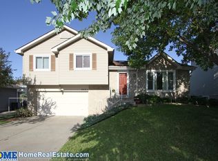 5021 NW 9th St, Lincoln, NE 68521