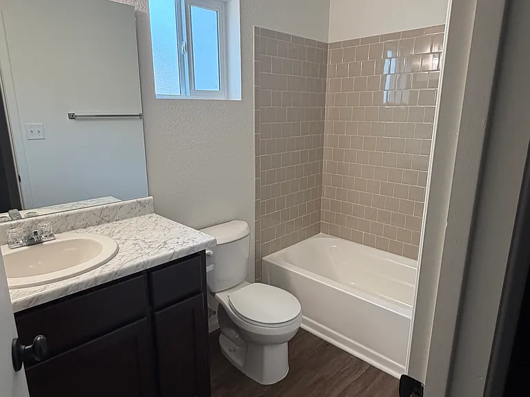 7215 E 44th Ln — Photo 9