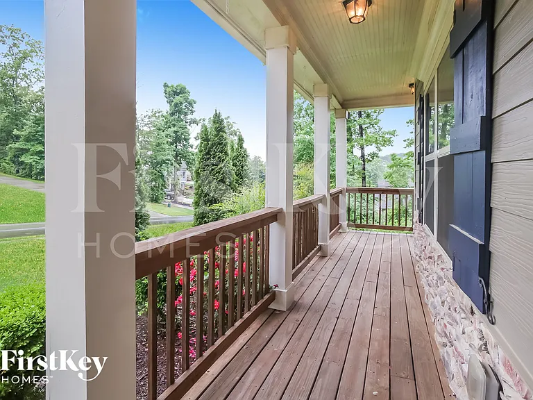 218 Woods Cir — Photo 3