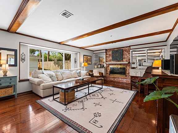 3rd image of 3030 Broadmoor Dr