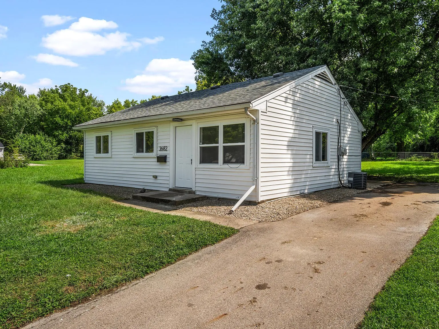 3 bed, 1000 sqft, $1,450 — Photo 1