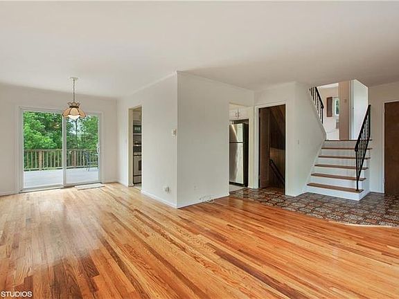4th image of 111 Candlewood Dr