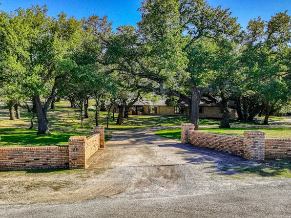 1211 Newport Rd, Weatherford, TX 76086