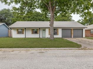 324 Deer Creek Rd, Everman, TX 76140