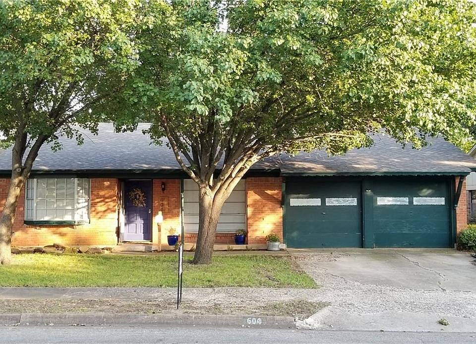 1st image of 604 W Pelton St
