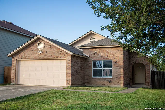 4 bed, 2.0 bath, 1688 sqft, $1,700 — Photo 2