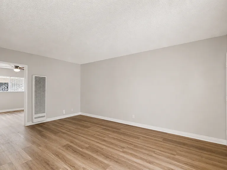 830 Elm Ave — Photo 9