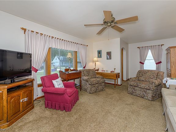 3rd image of 244 Sanford St