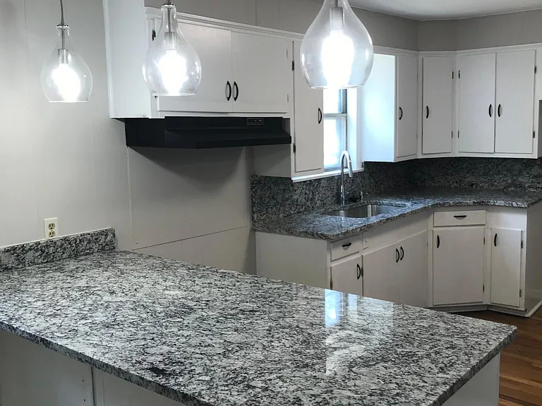 210 N Saunders St — Photo 1