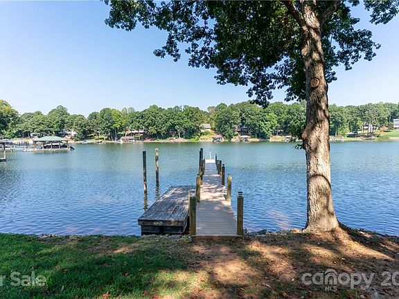 3rd image of 6836 Summer Hill Dr