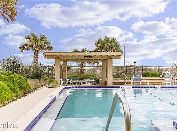 Float in the pool, gazing up at the blue Florida sky! Bliss!