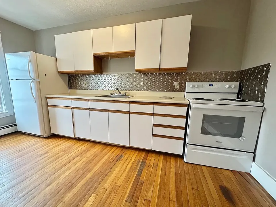 18 E Pearl St #B-3