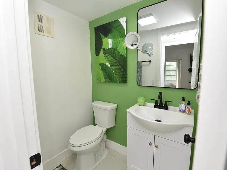 112 Salisbury E #E — Photo 16