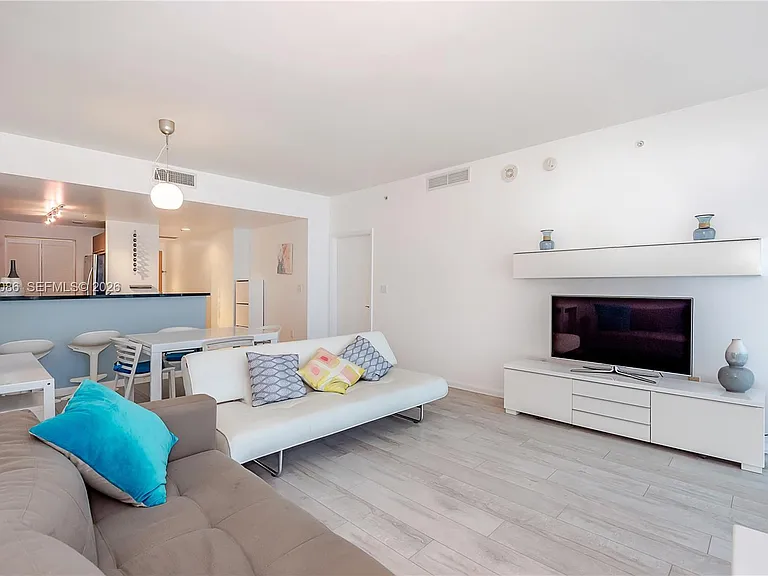 253 NE 2nd St #907 — Photo 3