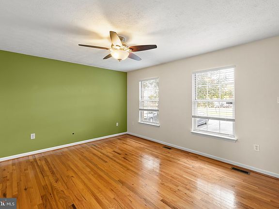 5th image of 132 Little River Dr