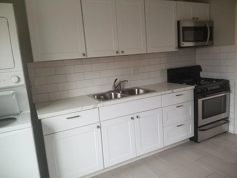 5634 Gaines St — Photo 1