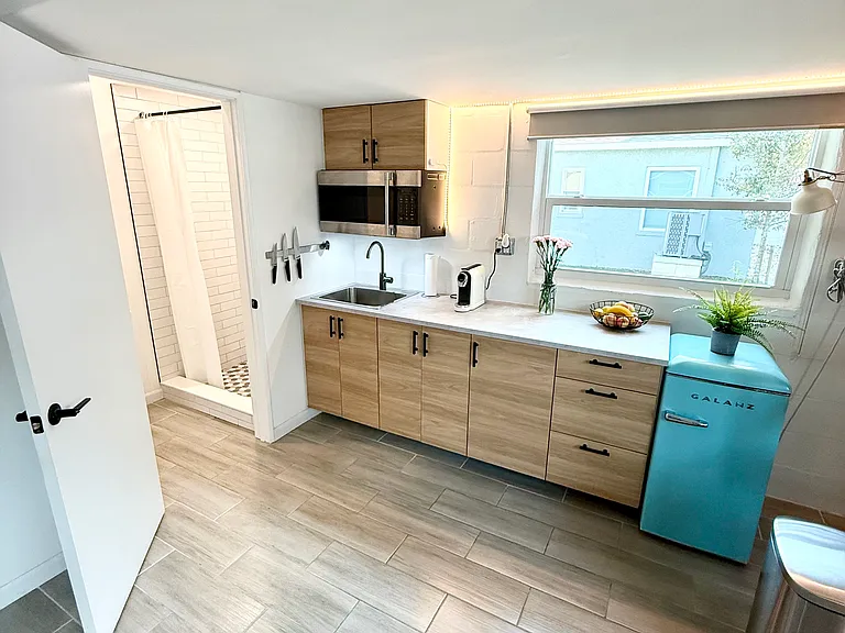 147 42nd Ave NE #3 — Photo 8
