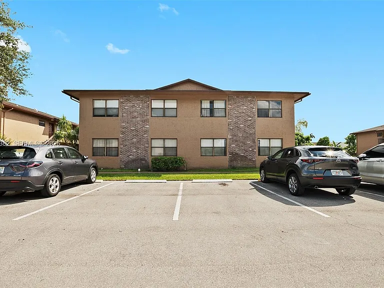10053 Winding Lake Rd #101 — Photo 1