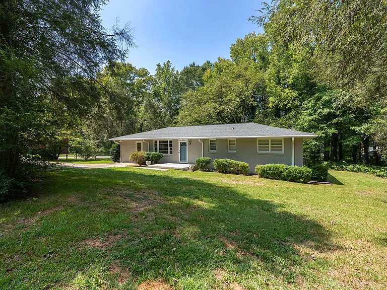 5501 Old Buncombe Rd — Photo 2