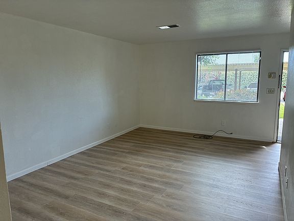 4th image of 1808 Colorado Ave