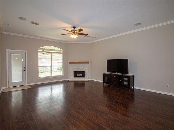 5th image of 4111 Cleburne Dr