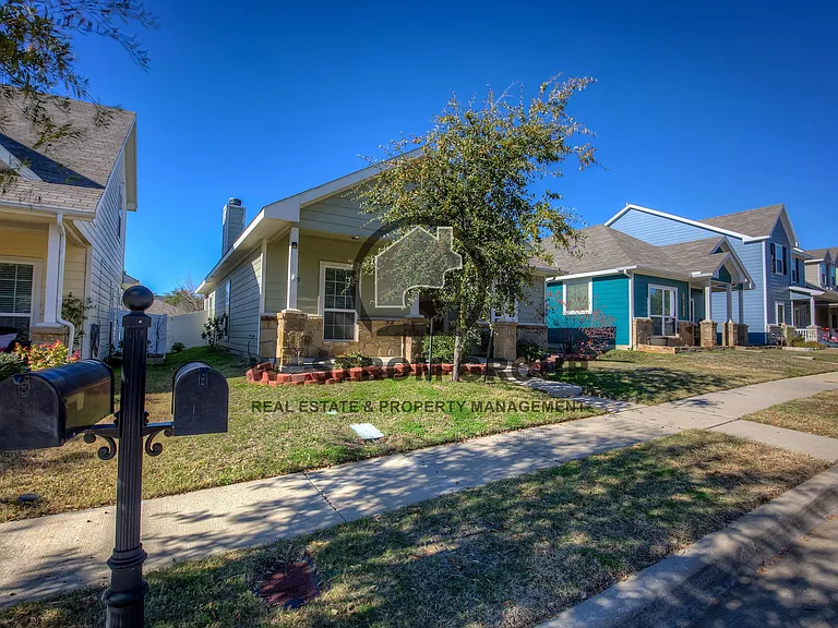 10953 Caldwell Ln — Photo 3