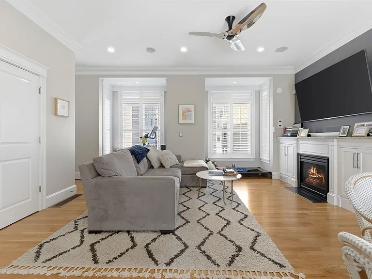 110 Bolton St — Photo 4