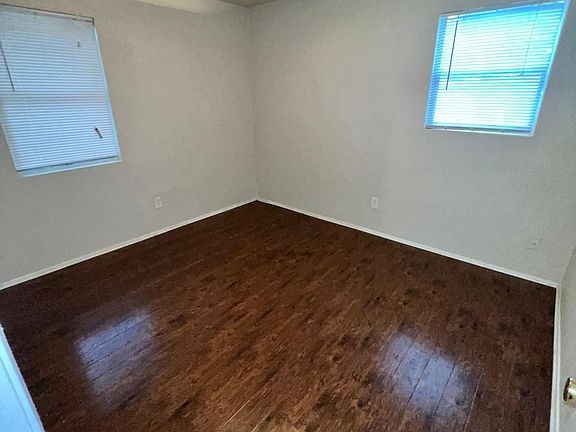 4th image of 126 Esma St